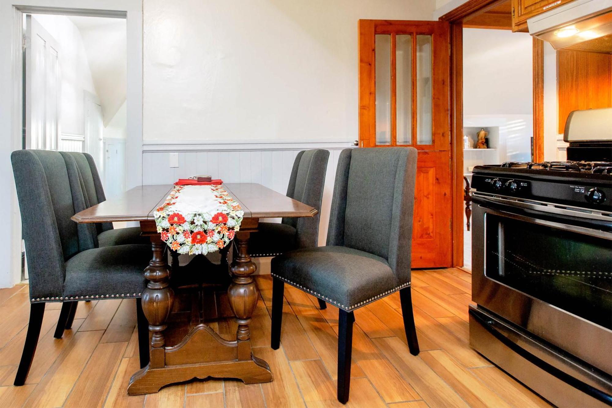 Alameda 3Br Unique Victorian Penthouse With Deck And Outdoor Furniture, Ac, 3 Blocks To Beach & Shopping Center & 2 Free Parking Spaces Buitenkant foto